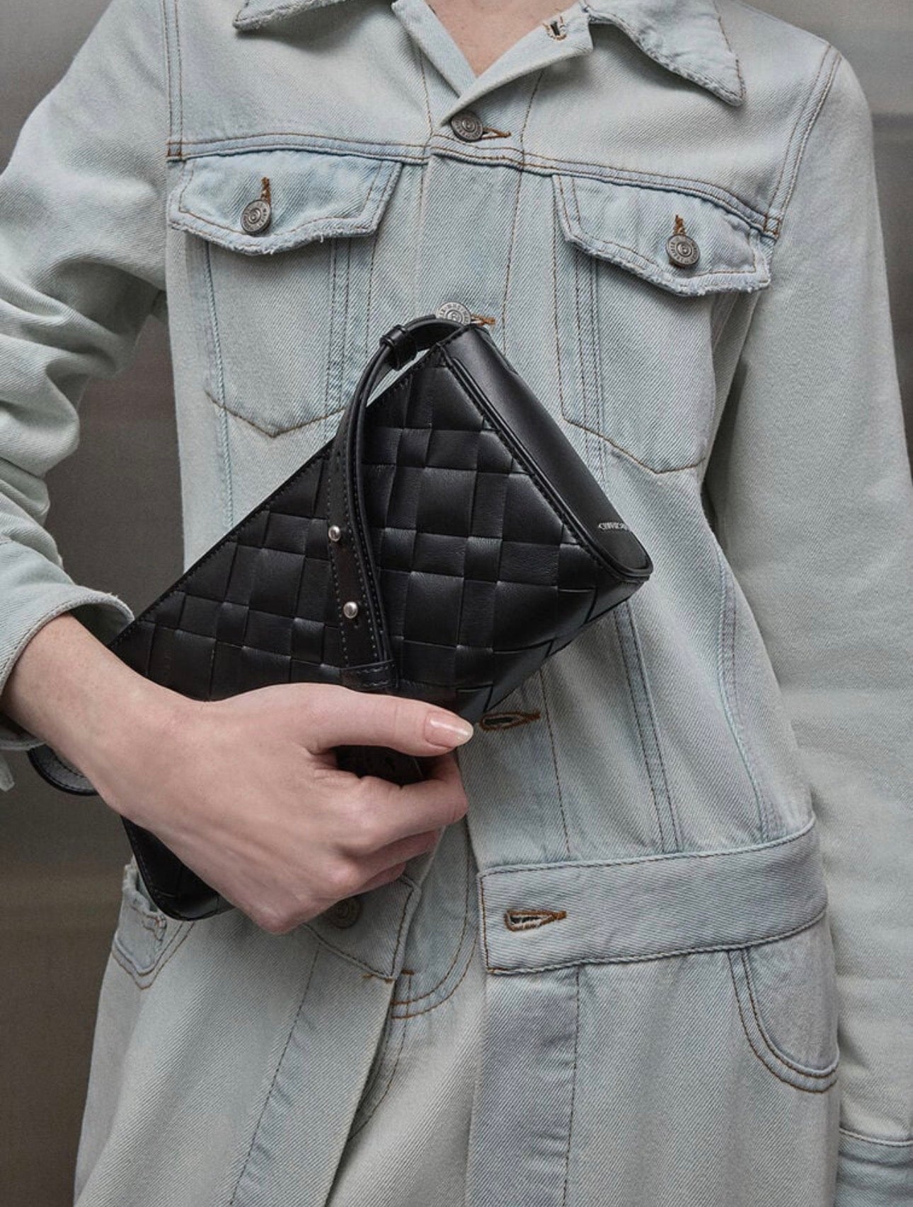 Ivette Woven Elongated Shoulder Bag - Noir