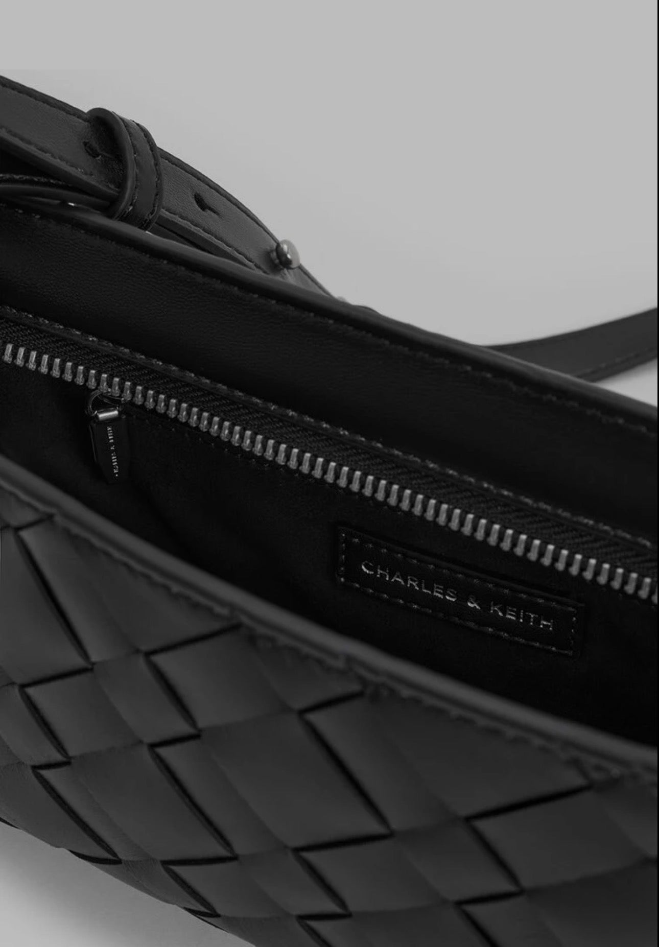 Ivette Woven Elongated Shoulder Bag - Noir