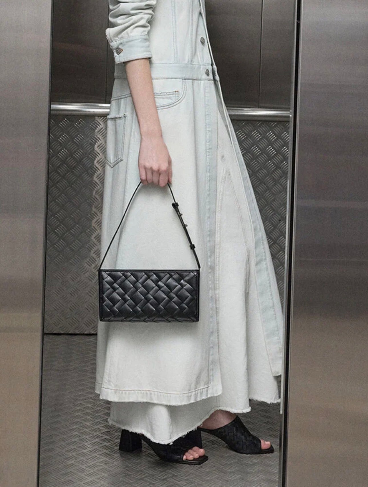 Ivette Woven Elongated Shoulder Bag - Noir
